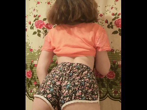 ❤️ Giovane pupa sexy fa uno striptease riprendendo i suoi pantaloncini alla telecamera ❤️ Video di sessoal it.filmepornonline.ru ❌❤