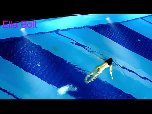 ❤️ Non posso smettere di guardare, giovane bionda catturata nuotare nuda nella piscina del resort ELLA BOLT ❤️ Video di sessoal it.filmepornonline.ru ❌❤