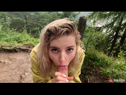 ❤️ Ragazza ingoia lo sperma dopo un pompino in pubblico - Eva Elfi ❤️ Video di sessoal it.filmepornonline.ru ❌❤