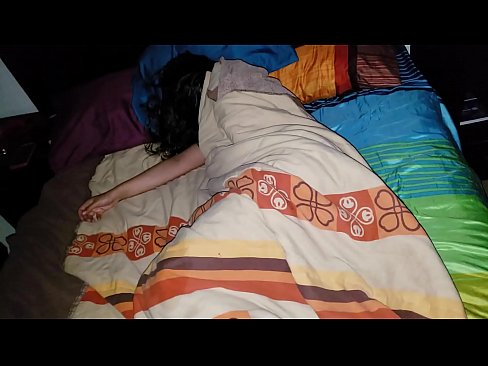 ❤️ Figliastro che rimprovera la sua giovane matrigna mentre lei dorme ❤️ Video di sessoal it.filmepornonline.ru ❌❤